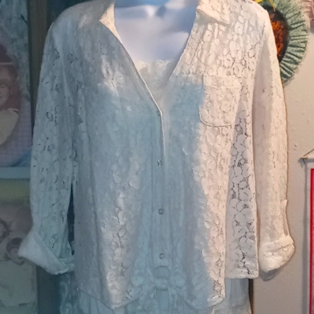 Beautiful Cream-Colored, Semi-Transparent, Lace Blouse with Matching Camisole⚘️